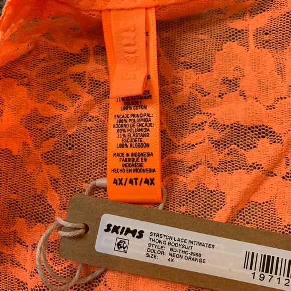 Skims Stretch Lace Bodysuit - Picture 2 of 3